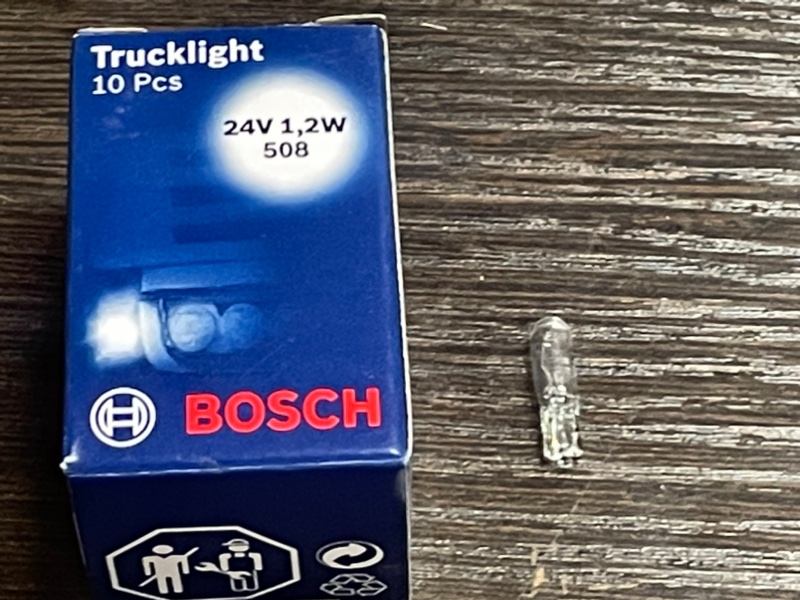Лампа накаливания щитка приборов 24V 1.2W W2x4.6d