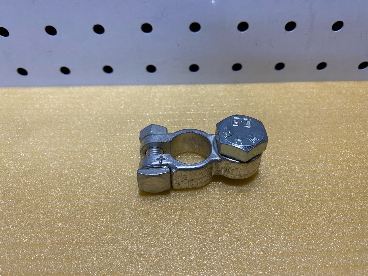 Клемма АКБ + d=17,5 mm, зажим болт+гайка