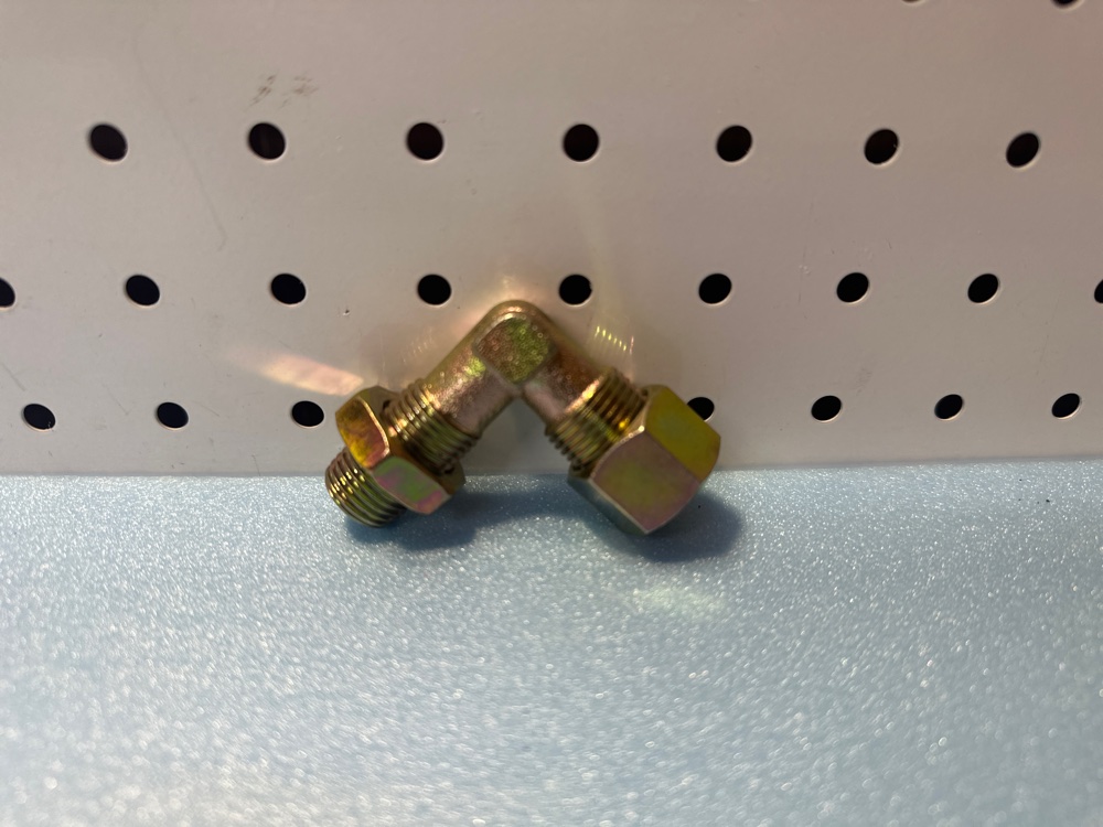 Фитинг пневмоситемы Г-образный D12-M16x25