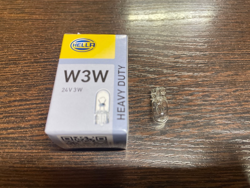 Лампа накаливания 24V 3W W2.1X9.5D