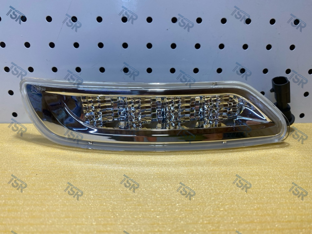 Фонарь габаритный правый