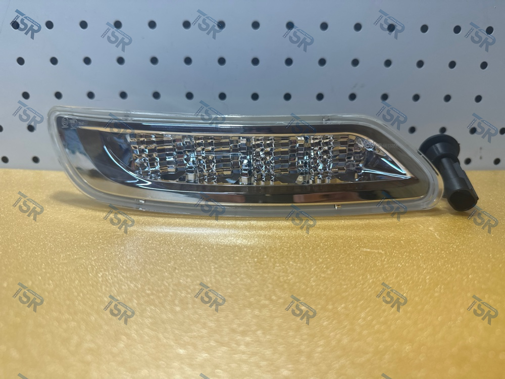 Фонарь габаритный правый