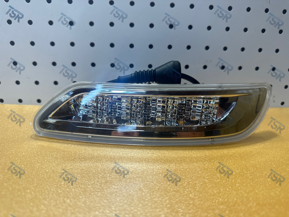 Фонарь габаритный левый