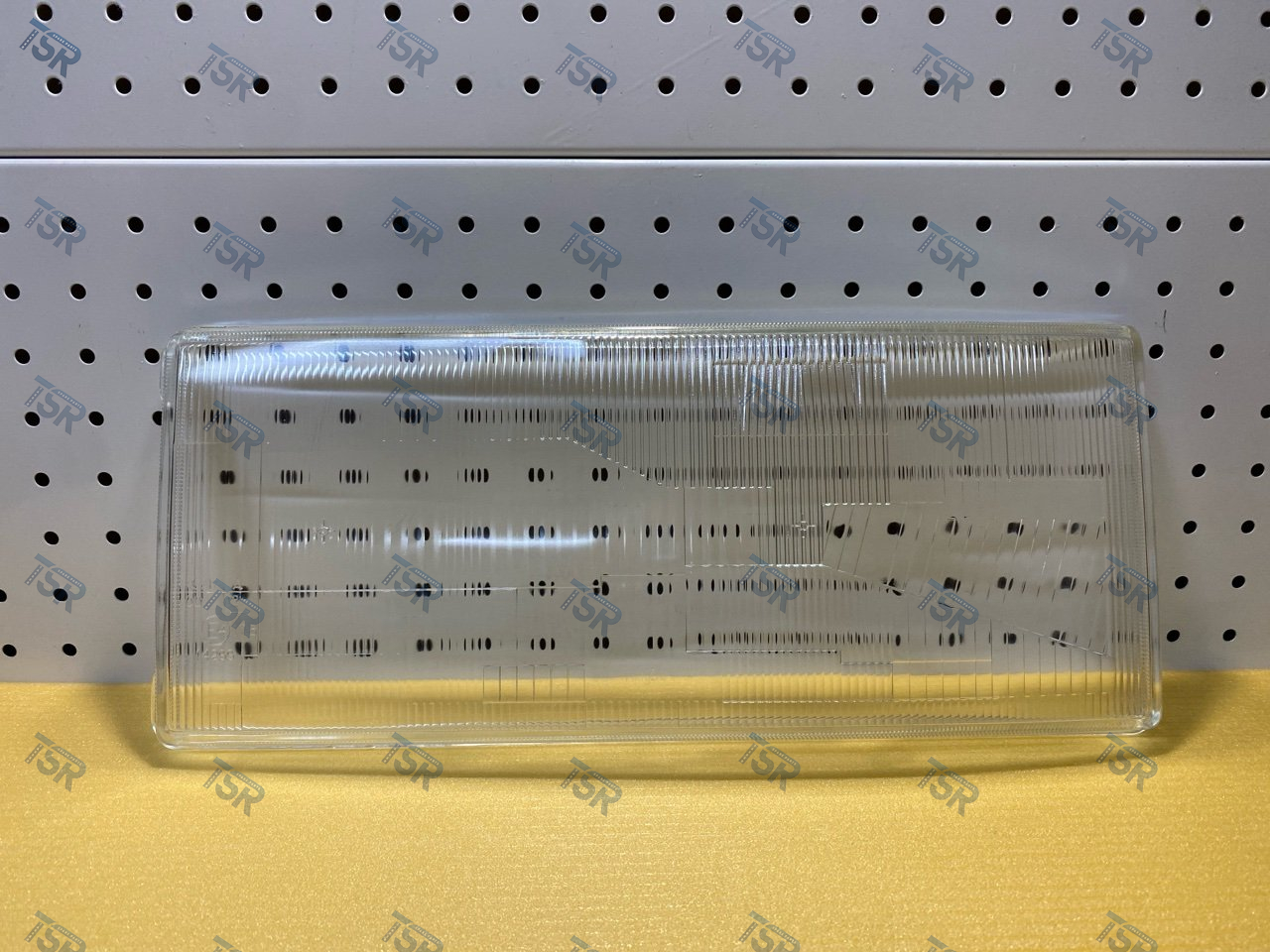 Стекло фары левой