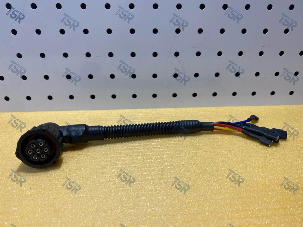 Разъем фонаря заднего байонет AMP (мама 7 контактов с проводами) L-образный