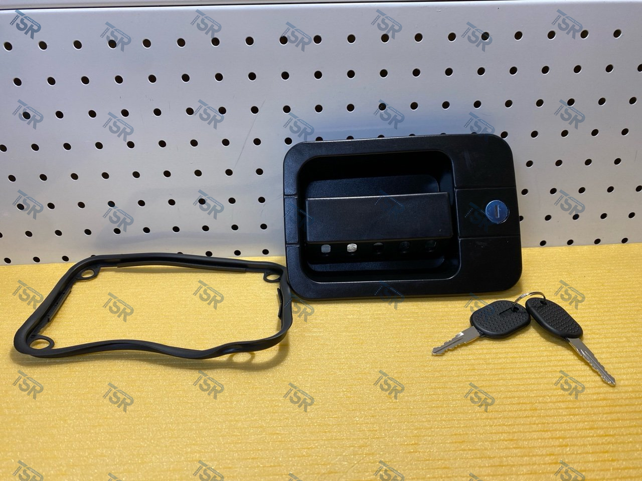 Ручка двери левая