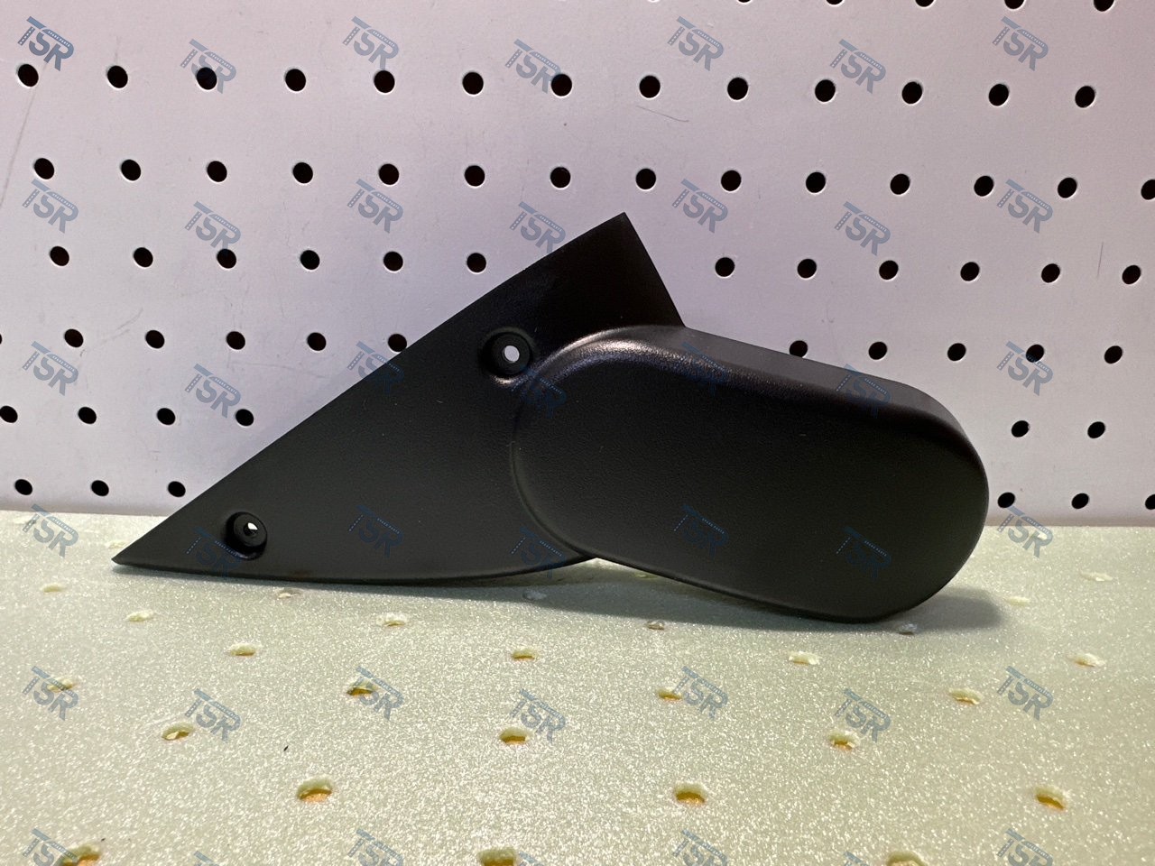 Крепление зеркала верхнее правое