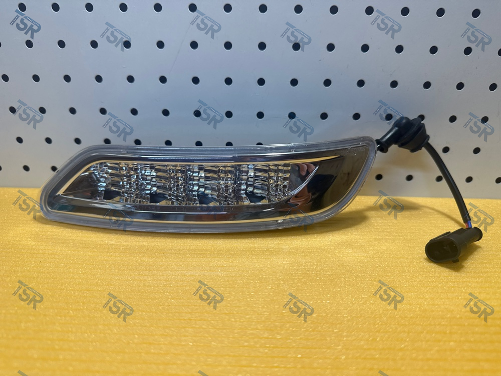 Фонарь габаритный левый