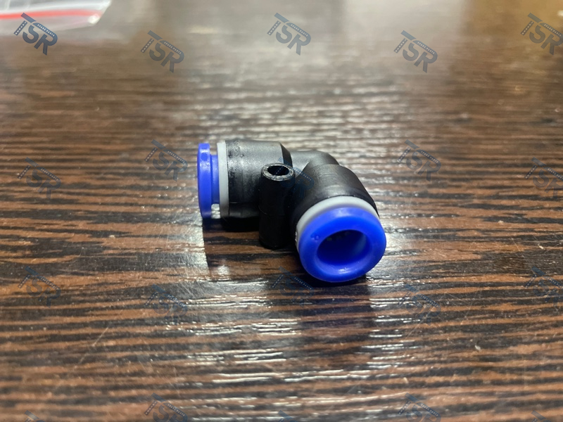 Фитинг соединитель пластиковый угловой 8 мм