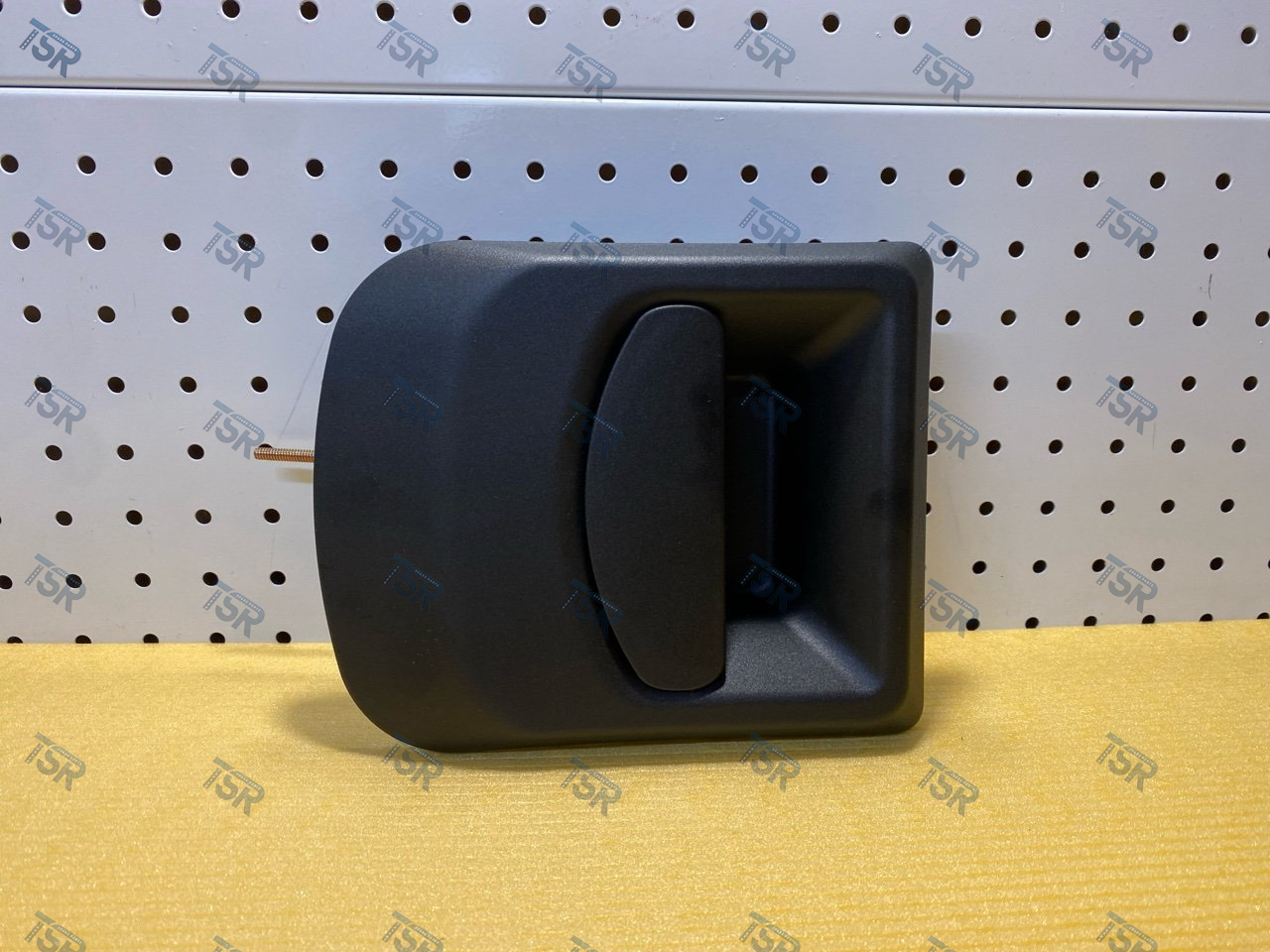 Ручка двери левая