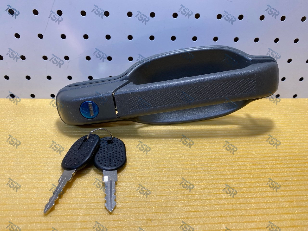 Ручка двери левая