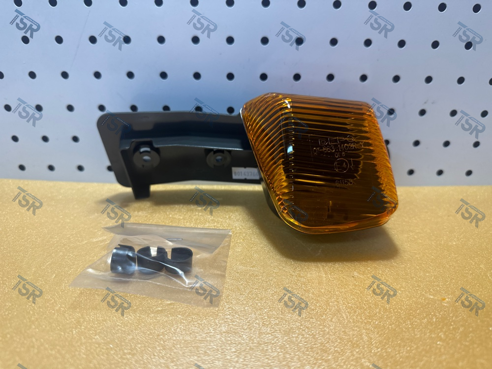 Фонарь указателя поворота правый