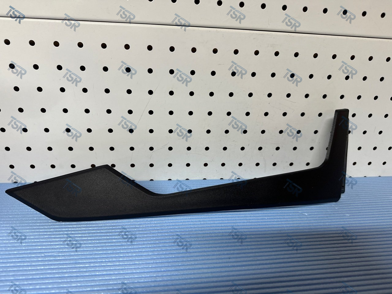 Накладка облицовки фары левая