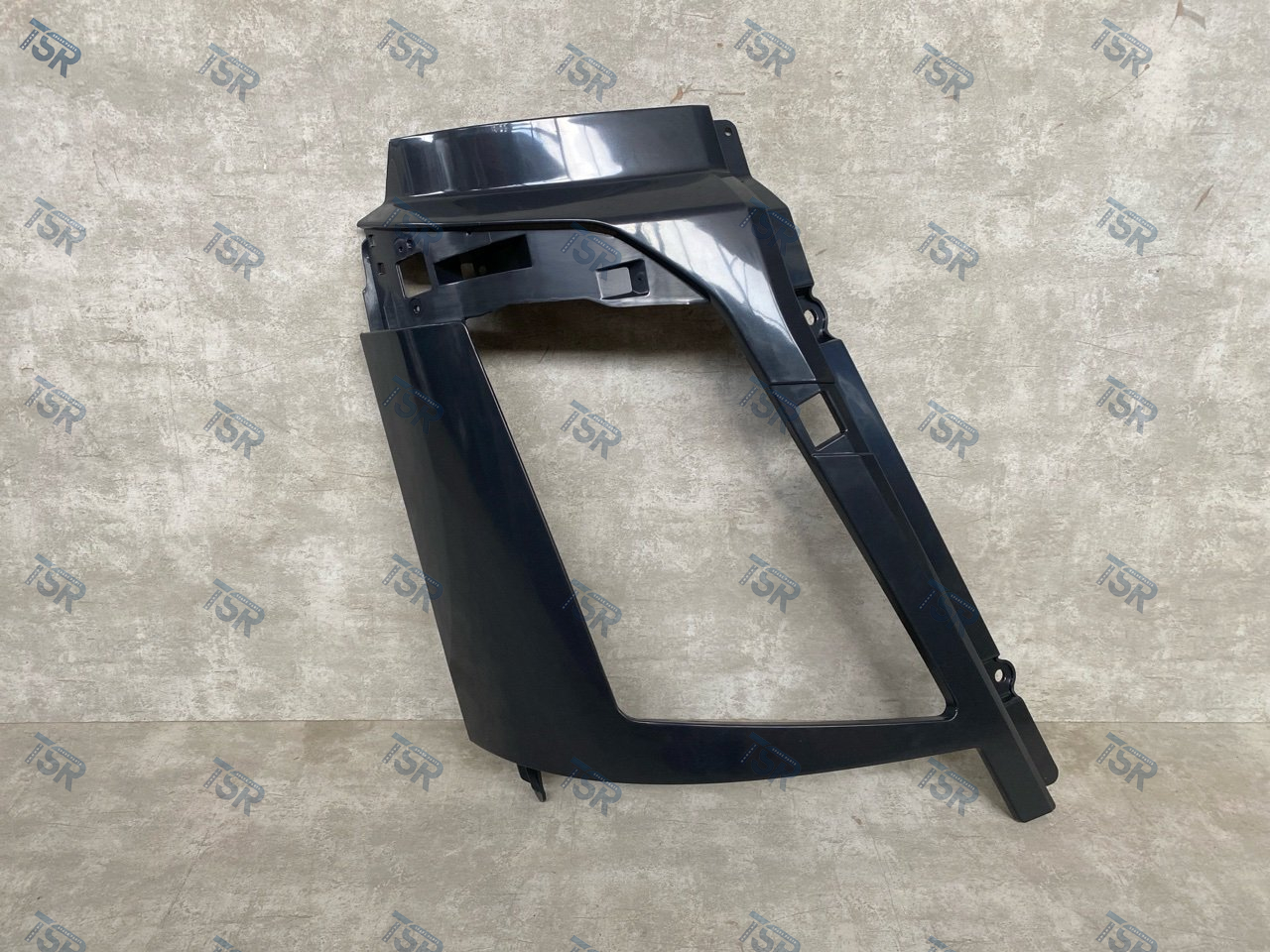 Облицовка фары правая