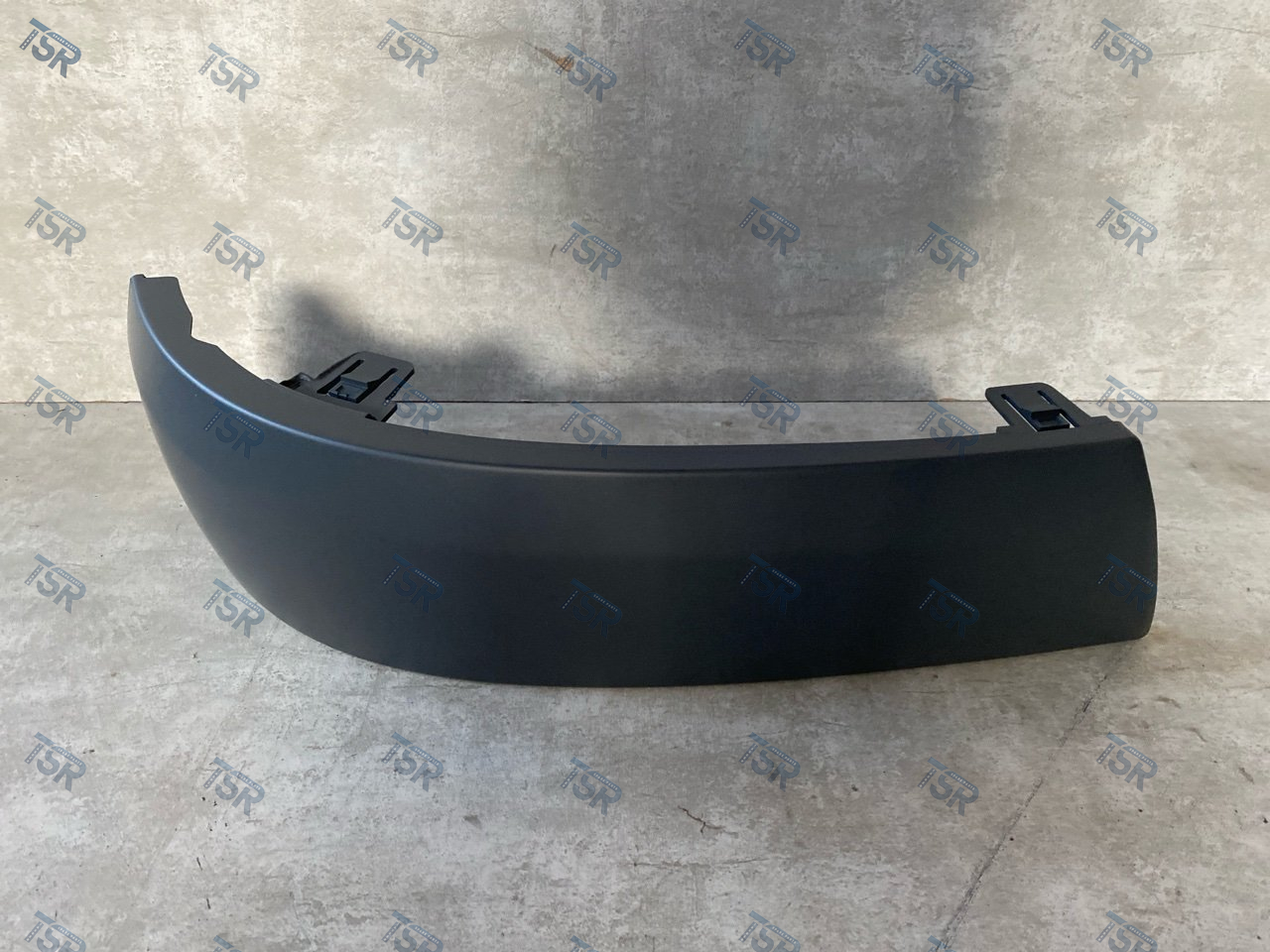 Угол бампера правый