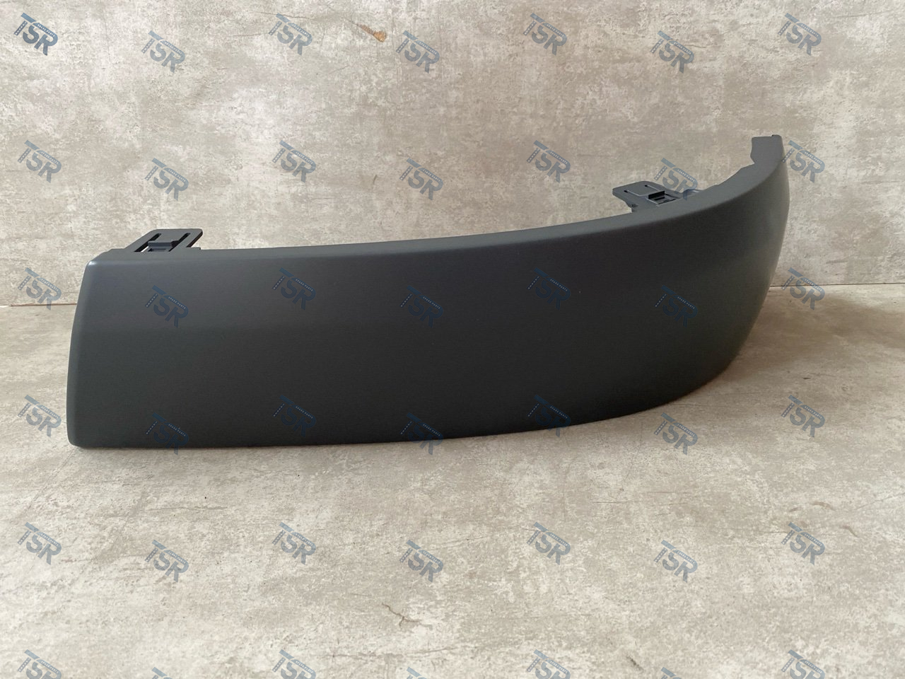 Угол бампера левый