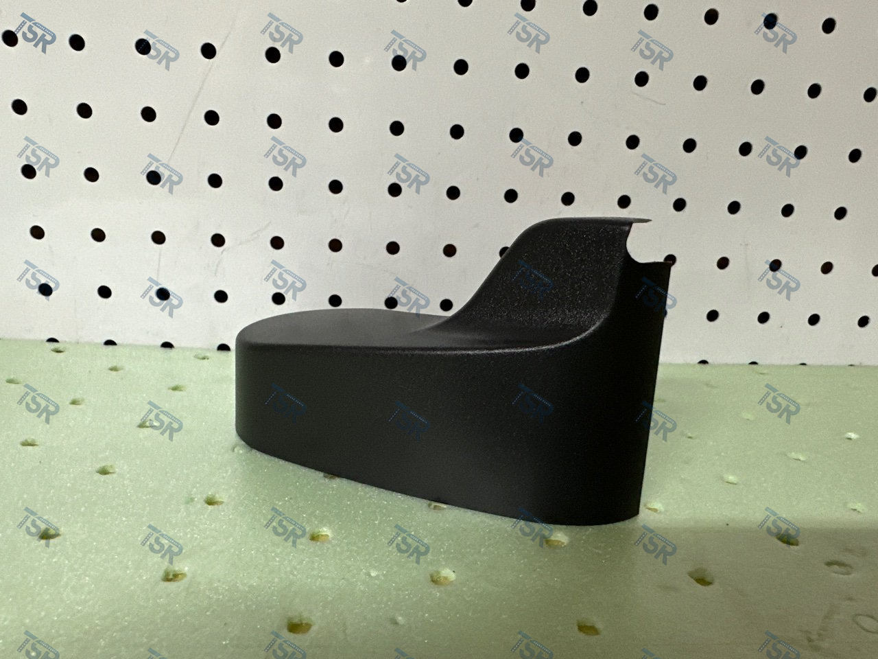 Крышка кронштейна зеркала нижняя левая