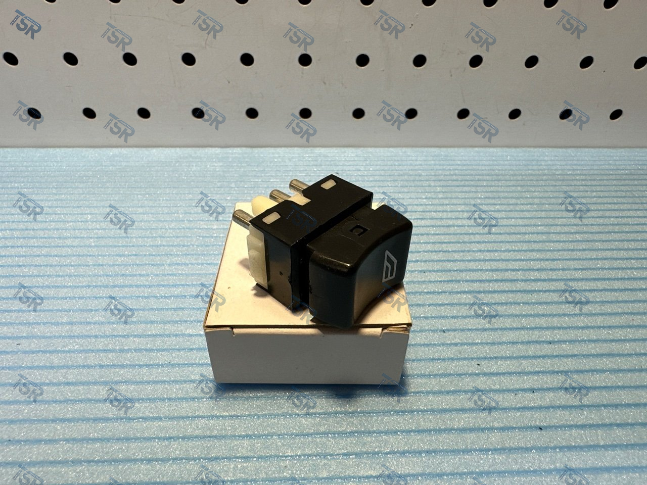 Выключатель стеклоподъемника