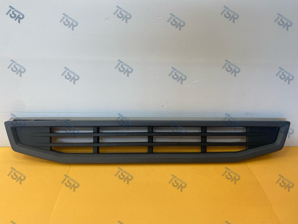 Решетка радиатора нижняя в сборе (комплект)