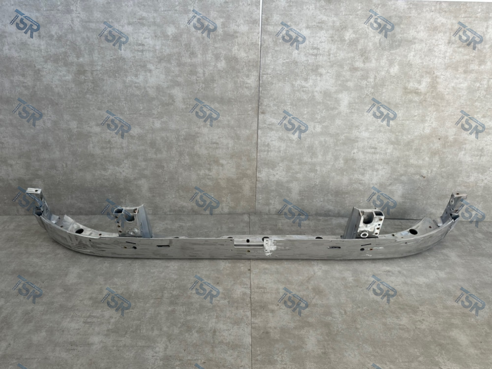 Усилитель переднего бампера