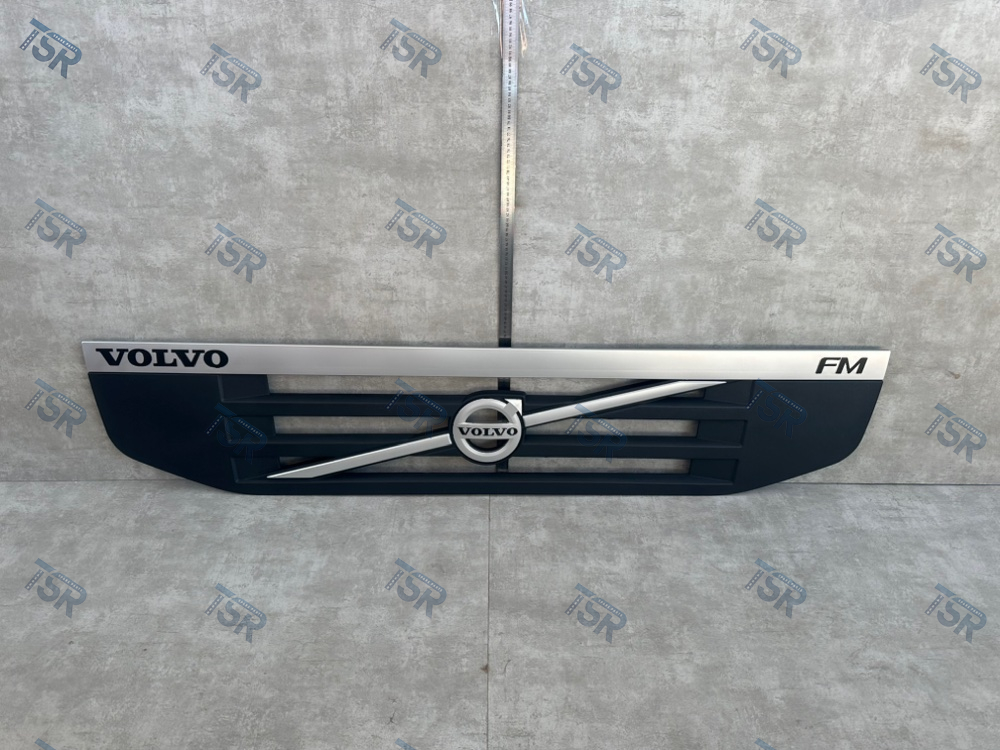 Решетка капота