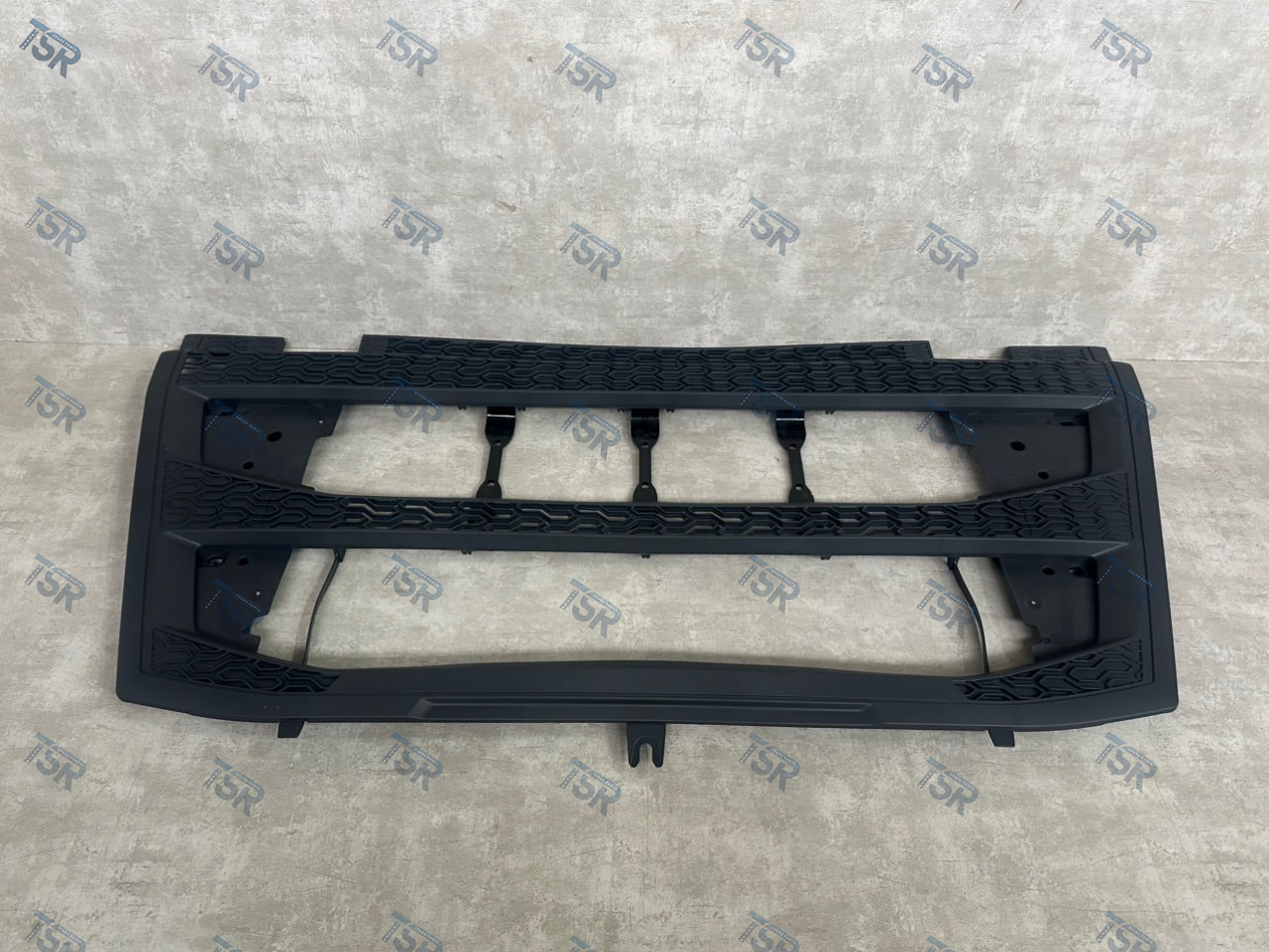 Решетка радиатора нижняя