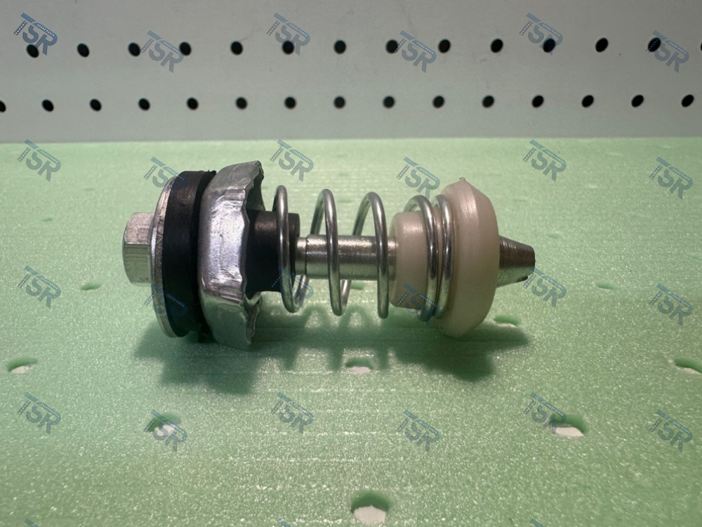 Палец замка капота