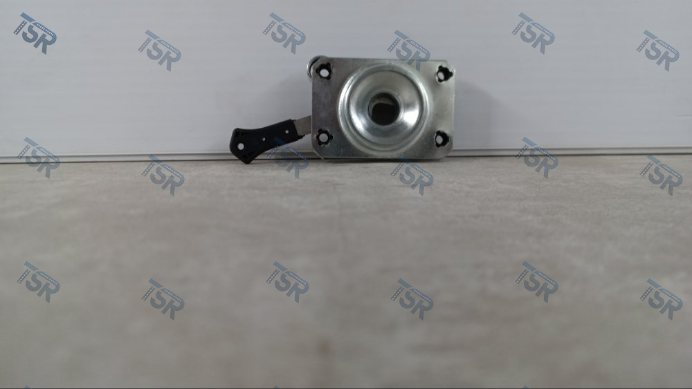 Замок капота