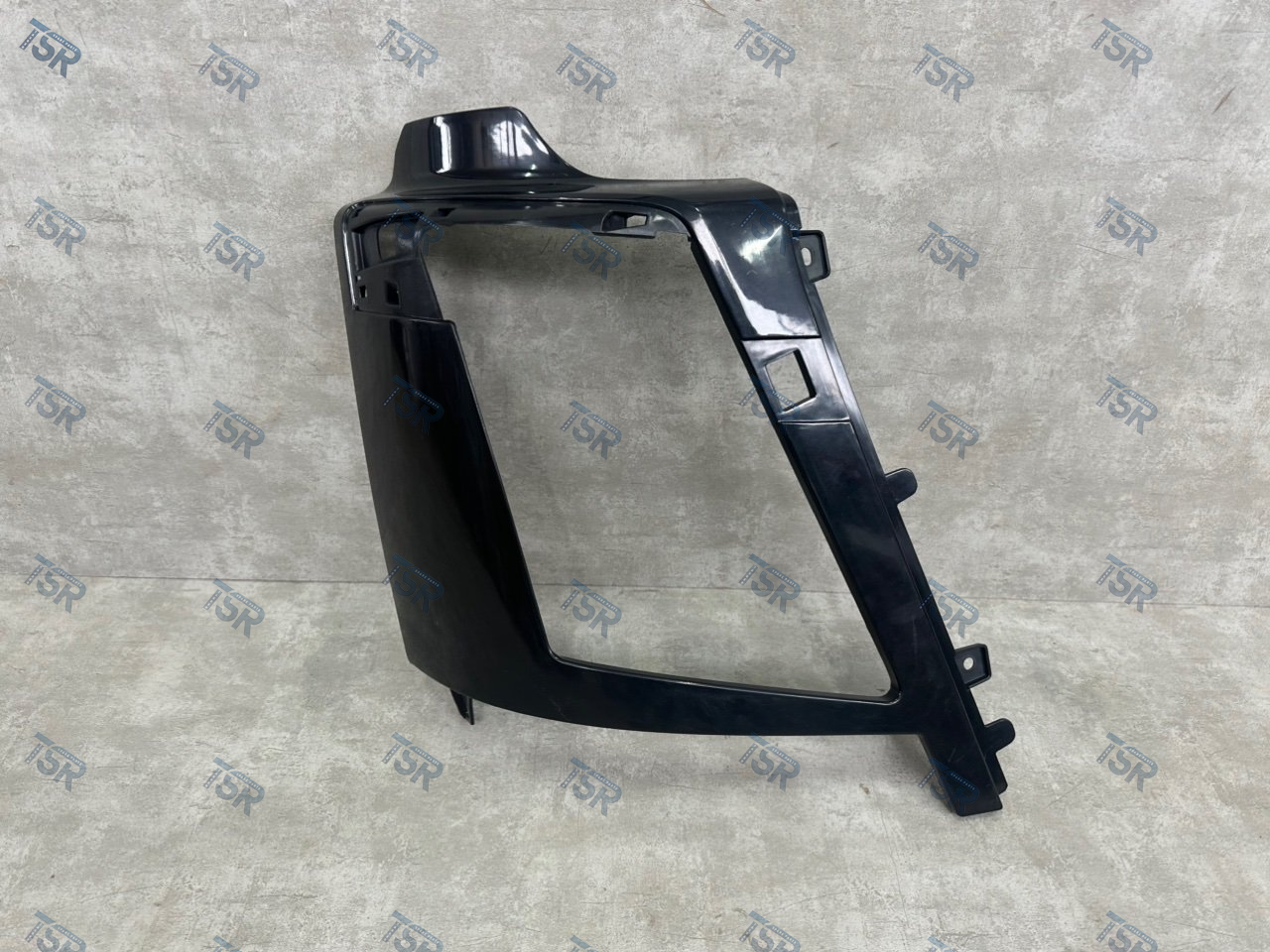 Облицовка фары правая