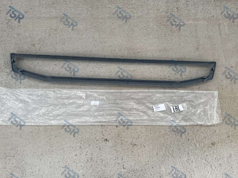 Рамка решетки радиатора верхняя