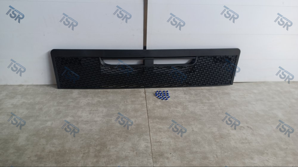 Решетка капота