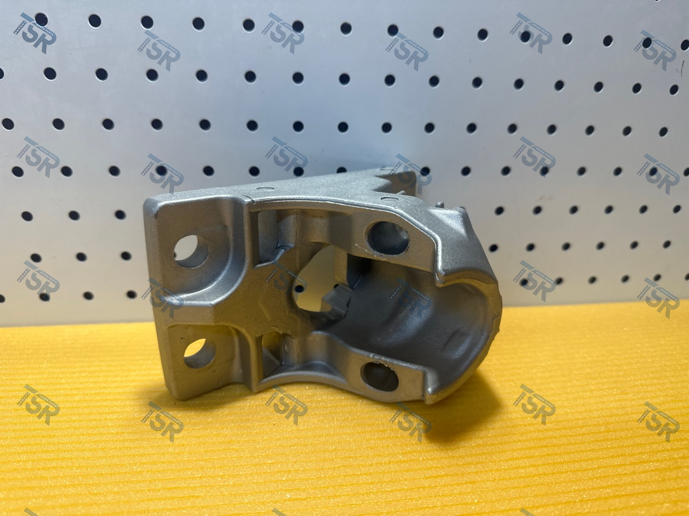 Кронштейн крыла задний