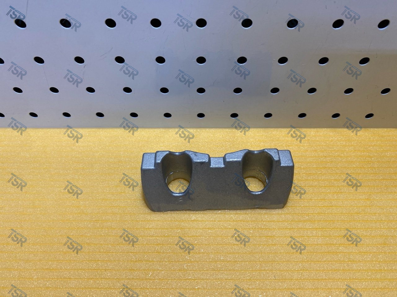 Кронштейн крепления крыла