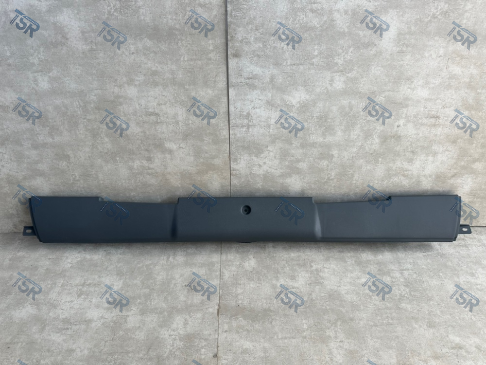 Накладка переднего бампера центральная