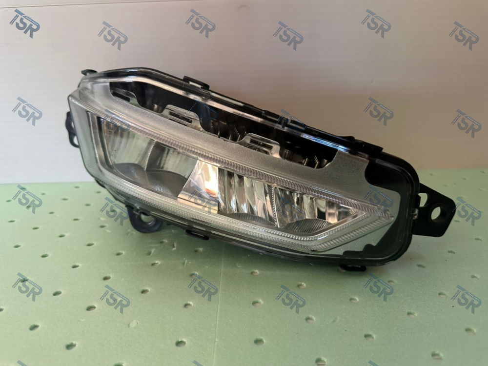 Фара противотуманная LED правая