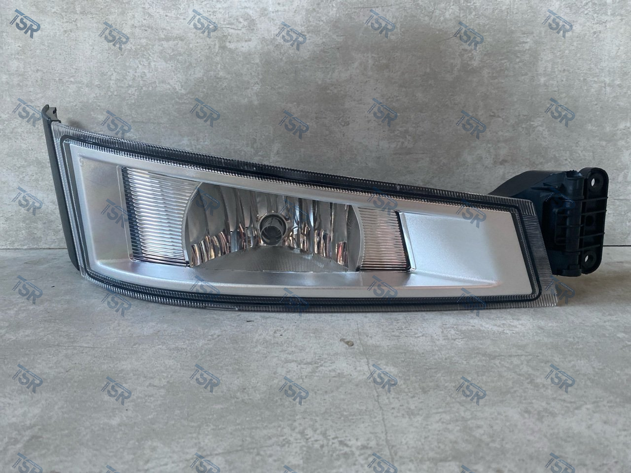 Фара противотуманная правая