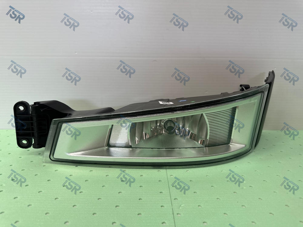 Противотуманная фара левая