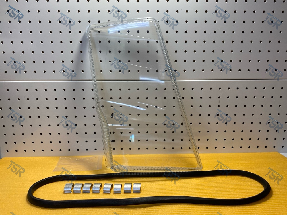 Стекло фары правое с резинкой