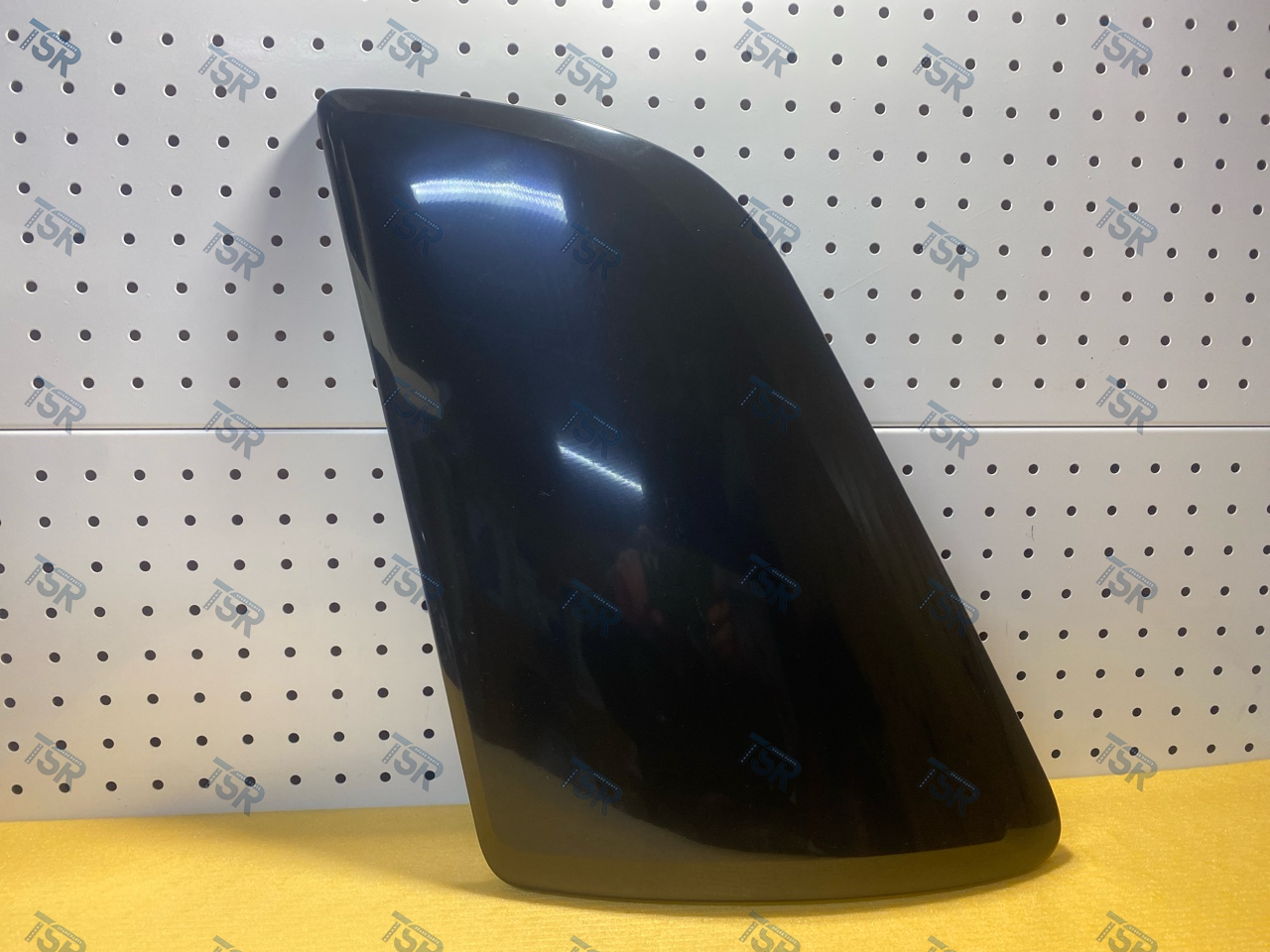 Дефлектор капота правый