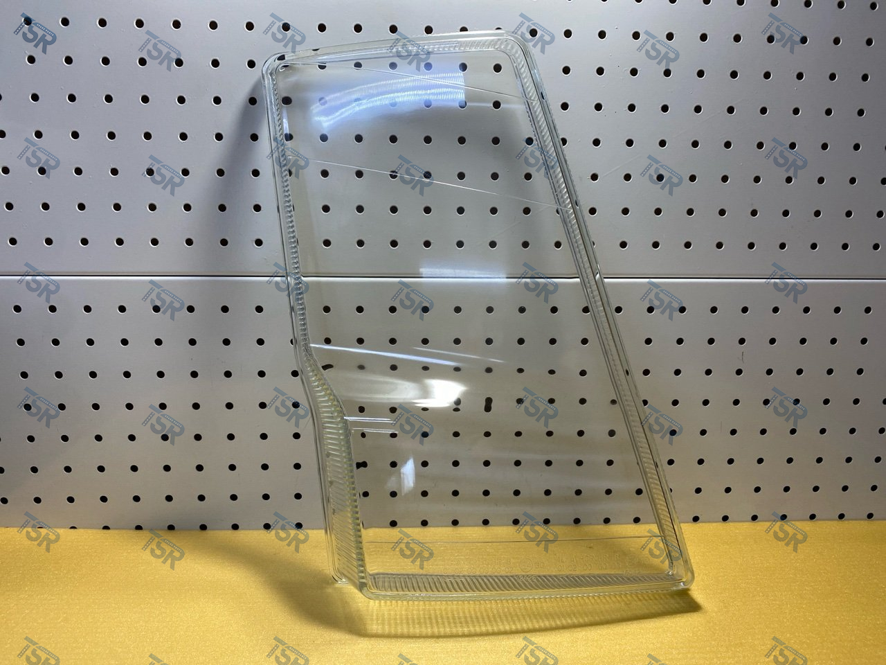 Стекло фары правое