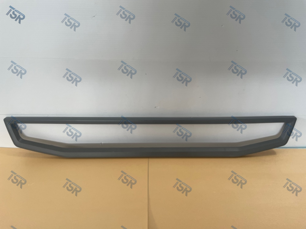 Рамка решетки радиатора нижняя