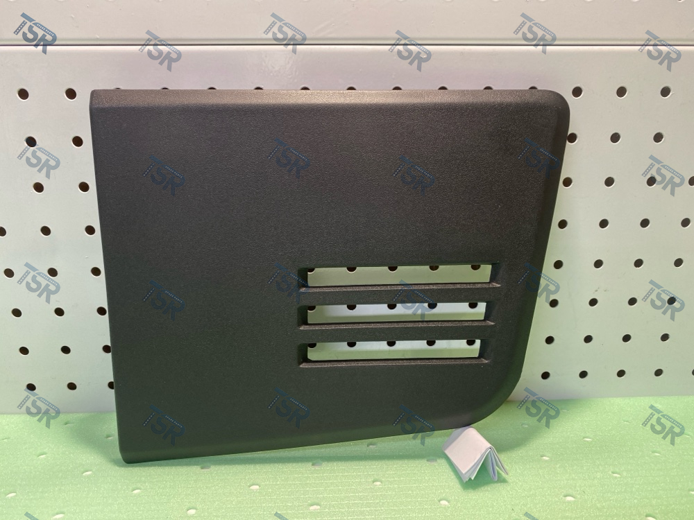 Заглушка решетки радиатора левая