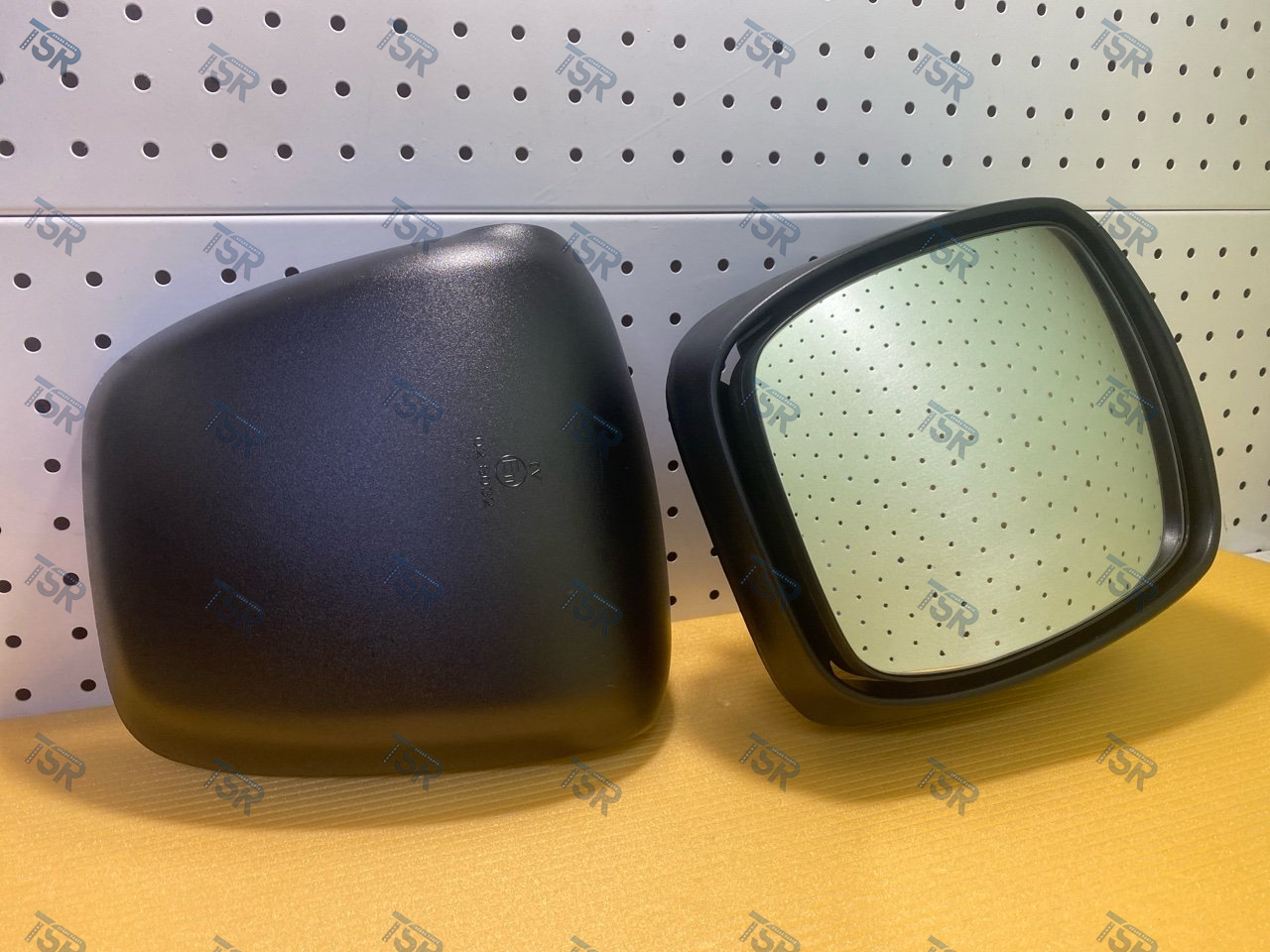 Зеркало заднего вида