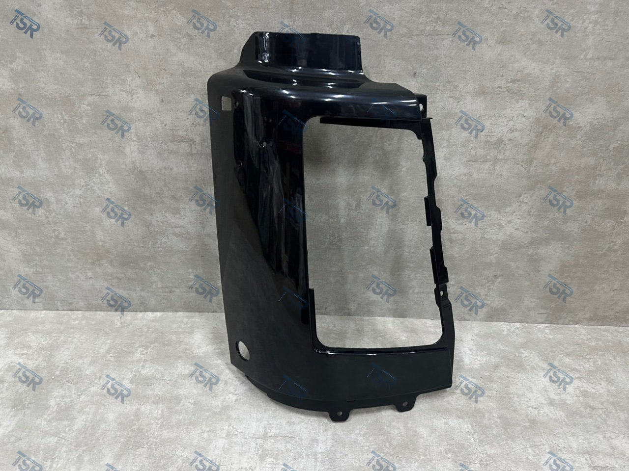 Облицовка фары правая