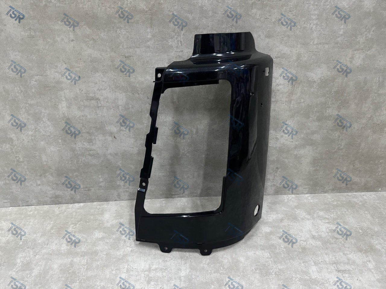 Облицовка фары левая