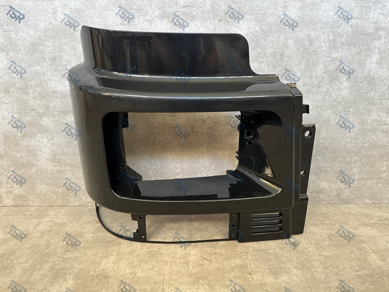 Облицовка фары правая