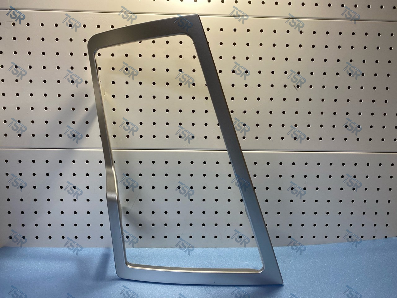 Рамка фары правая