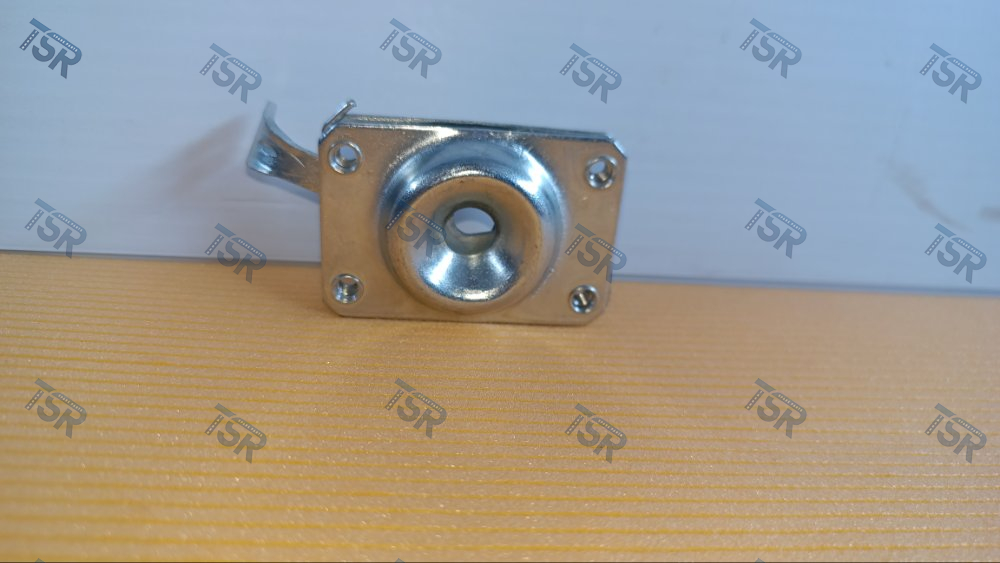 Замок капота