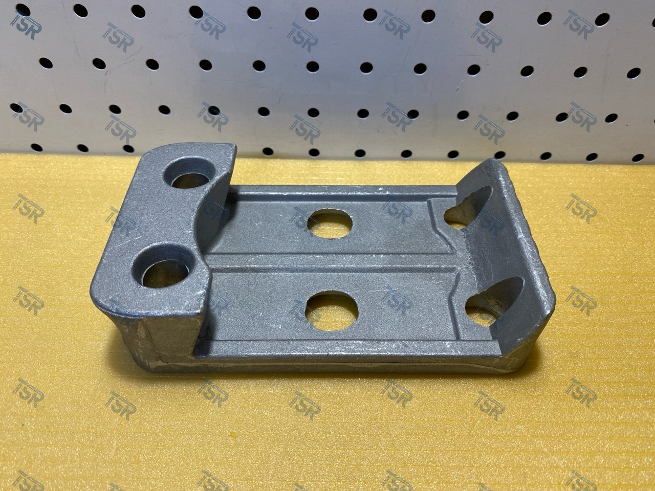 Кронштейн крыла