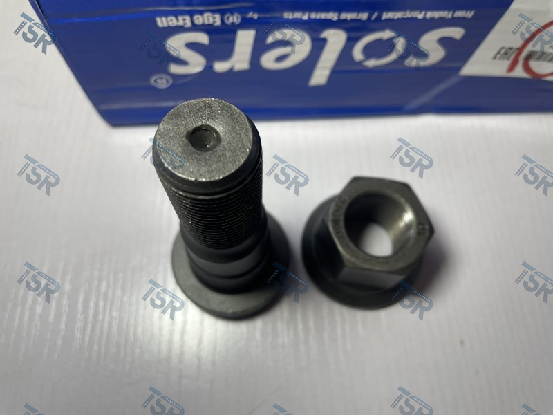 Болт крепления колеса